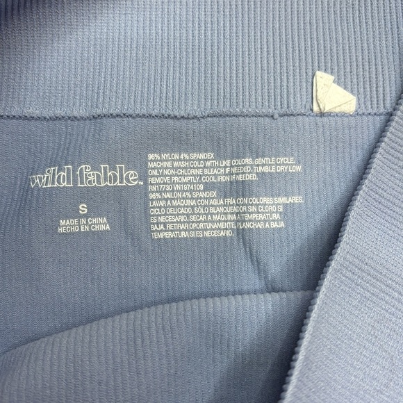 Blue Bike Shorts with Seamless Design and Stretchy Fabric - Picture 3 of 3